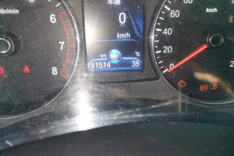 Used FAW Senya R7 2016 1.6L Manual Smart Version Odometer Close Up