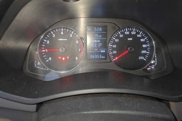 Used FAW Senya R7 2016 1.6L Automatic Luxury Model Odometer Close Up