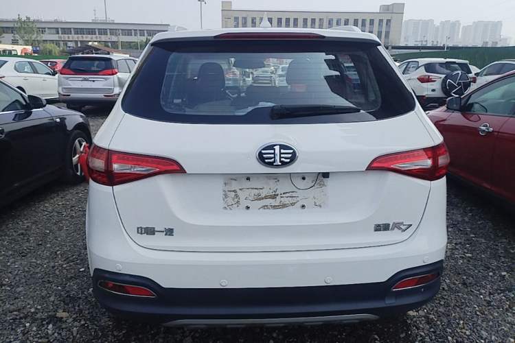 Used FAW Senya R7 2016 1.6L Manual Luxury Model Rear