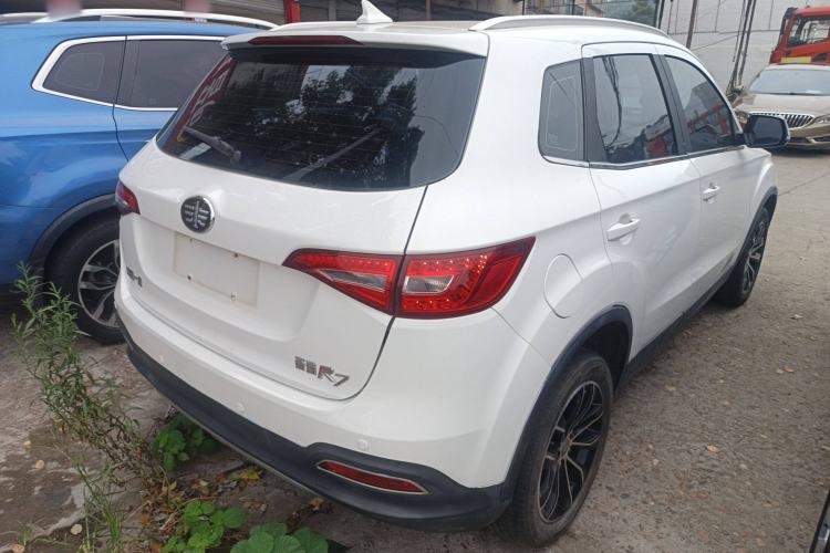 Used FAW Senya R7 2016 1.6L Manual Luxury Model Rear Right 45 Deg