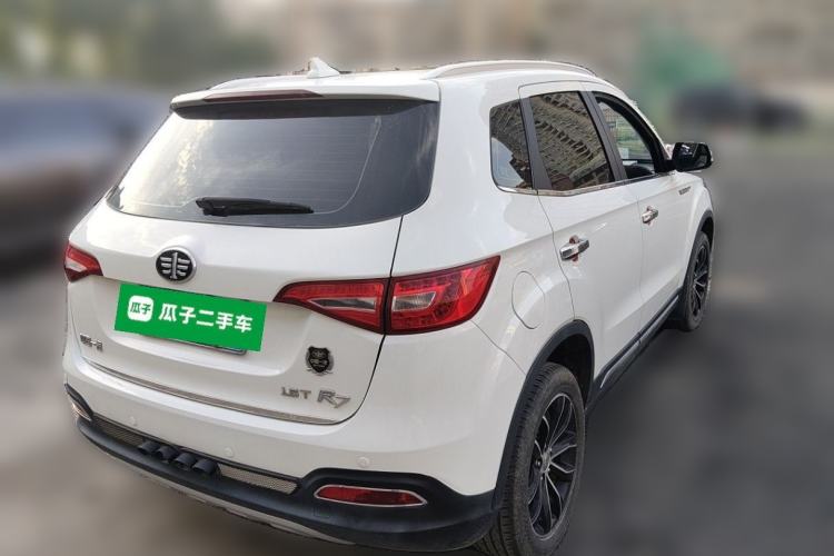 Used FAW Senya R7 2016 1.6L Manual Luxury Model Rear Right 45 Deg