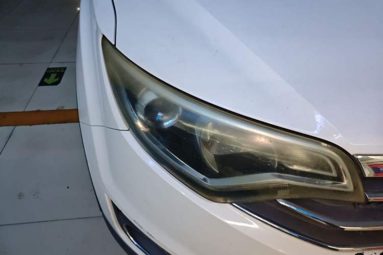 Used FAW Senya R7 2016 1.6L Manual Luxury Model Right Front Headlight