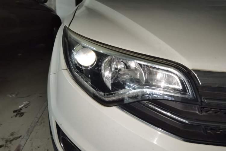 Used FAW Senya R7 2016 1.6L Manual Smart Version Right Front Headlight
