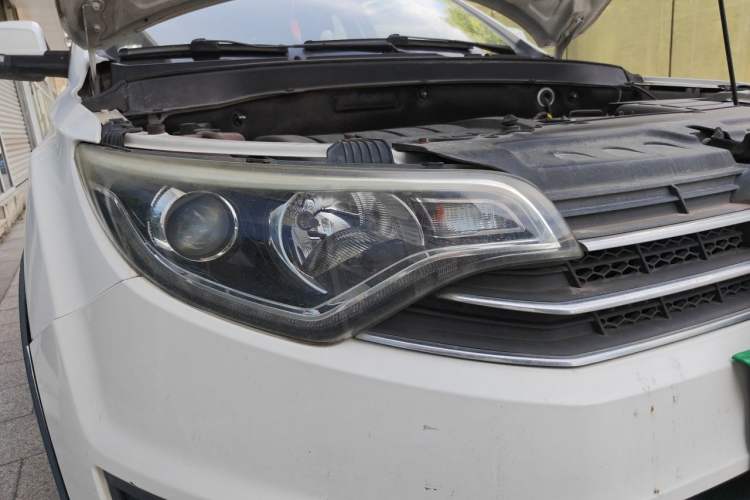 Used FAW Senya R7 2016 1.6L Manual Luxury Version Right Front Headlight