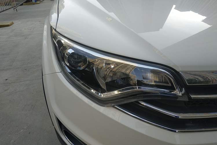 Used FAW Senya R7 2016 1.6L Automatic Smart Version Right Front Headlight