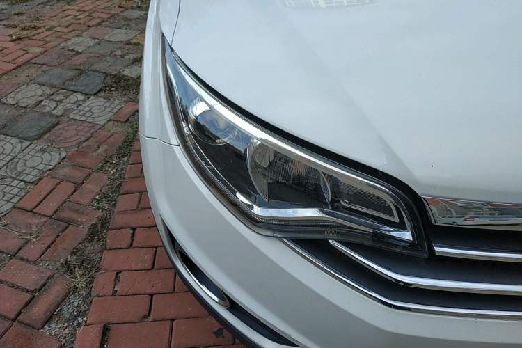 Used FAW Senya R7 2016 1.6L Automatic Prestige Model Right Front Headlight