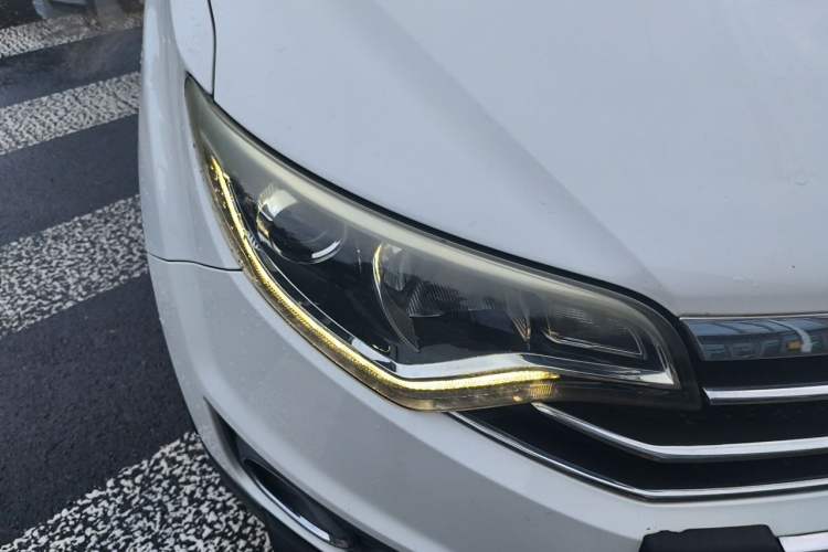 Used FAW Senya R7 2016 1.6L Manual Luxury Model Right Front Headlight