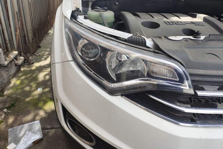 Used FAW Senya R7 2016 1.6L Manual Luxury Version Right Front Headlight