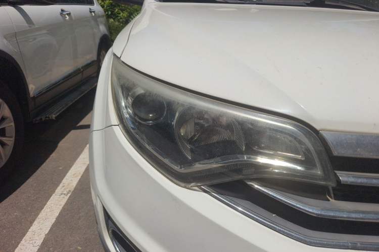 Used FAW Senya R7 2016 1.6L Manual Luxury Model Right Front Headlight