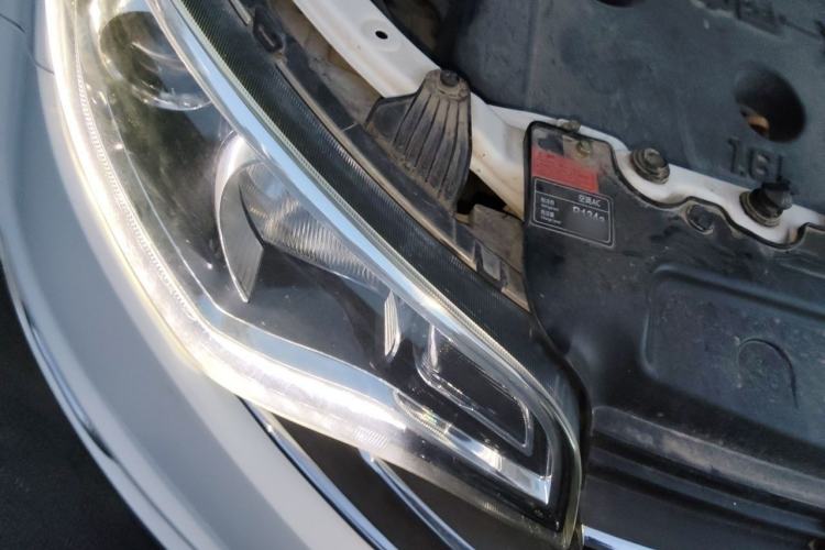 Used FAW Senya R7 2016 1.6L Manual Luxury Model Right Front Headlight
