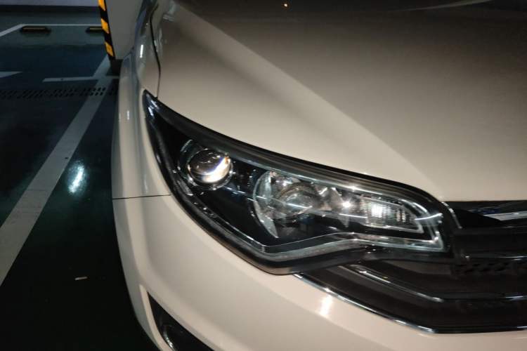 Used FAW Senya R7 2016 1.6L Manual Smart Version Right Front Headlight