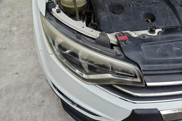 Used FAW Senya R7 2016 1.6L Manual Luxury Model Right Front Headlight