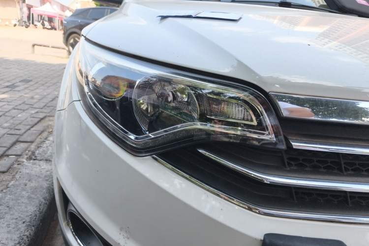 Used FAW Senya R7 2016 1.6L Manual Luxury Model Right Front Headlight
