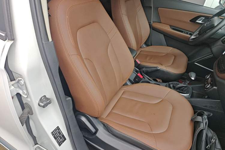 Used FAW Senya R7 2016 1.6L Automatic Prestige Model Right Front Seat