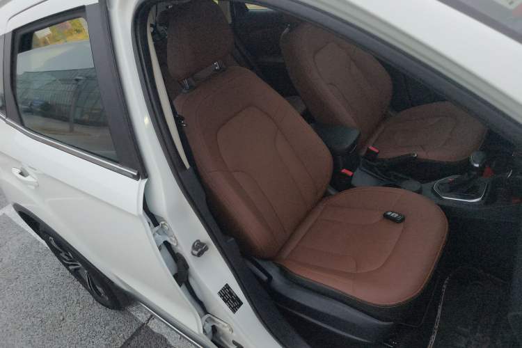 Used FAW Senya R7 2016 1.6L Automatic Prestige Model Right Front Seat