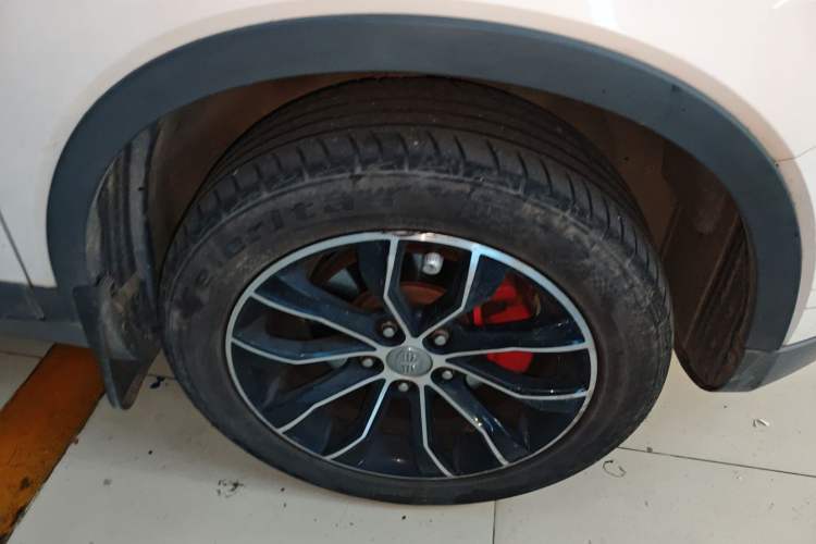 Used FAW Senya R7 2016 1.6L Manual Luxury Model Right Front Wheel Hub