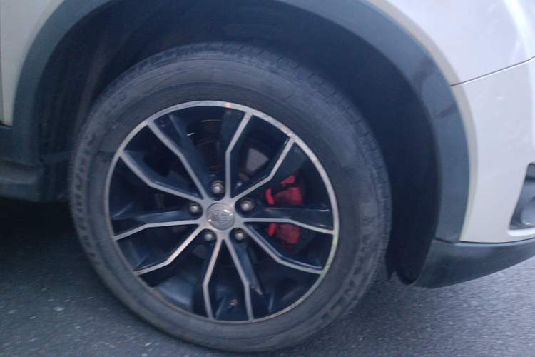 Used FAW Senya R7 2016 1.6L Manual Luxury Version Right Front Wheel Hub