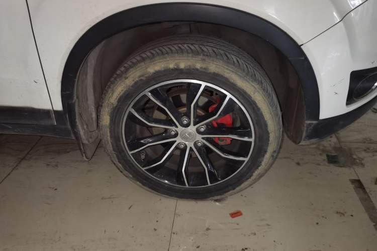 Used FAW Senya R7 2016 1.6L Manual Smart Version Right Front Wheel Hub