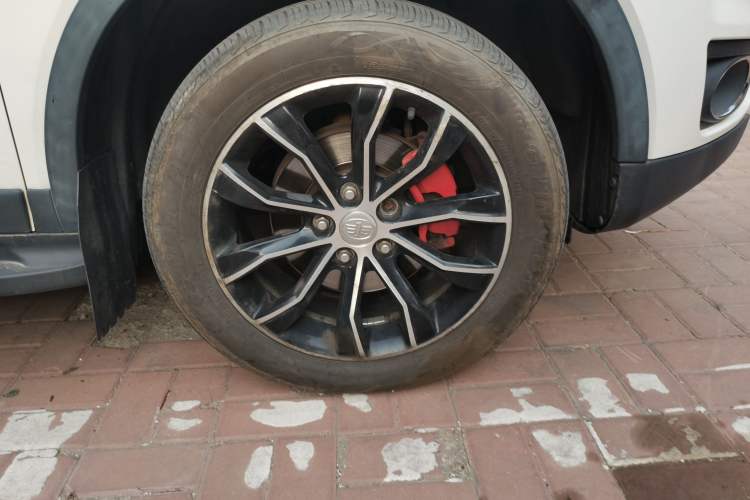 Used FAW Senya R7 2016 1.6L Manual Luxury Model Right Front Wheel Hub