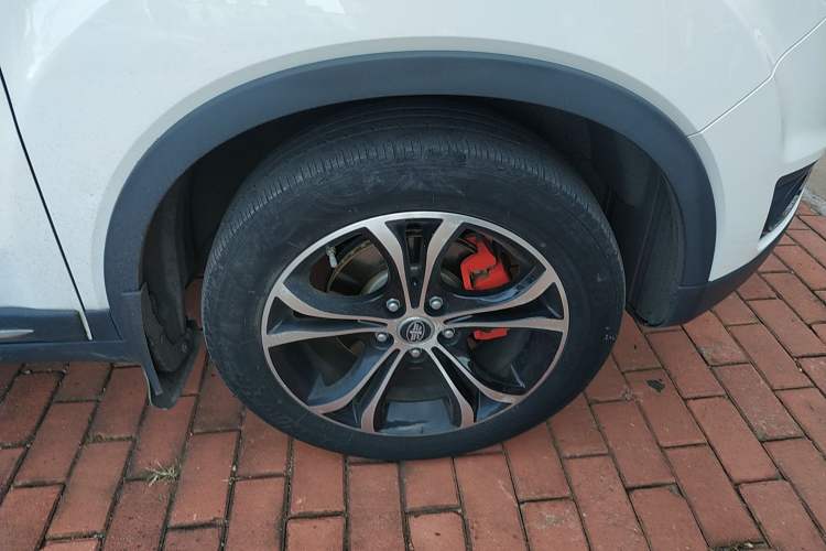 Used FAW Senya R7 2016 1.6L Automatic Prestige Model Right Front Wheel Hub