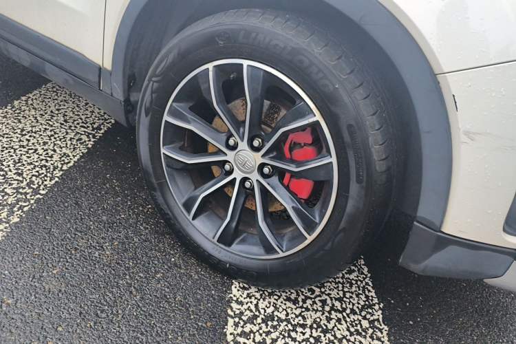 Used FAW Senya R7 2016 1.6L Manual Luxury Model Right Front Wheel Hub