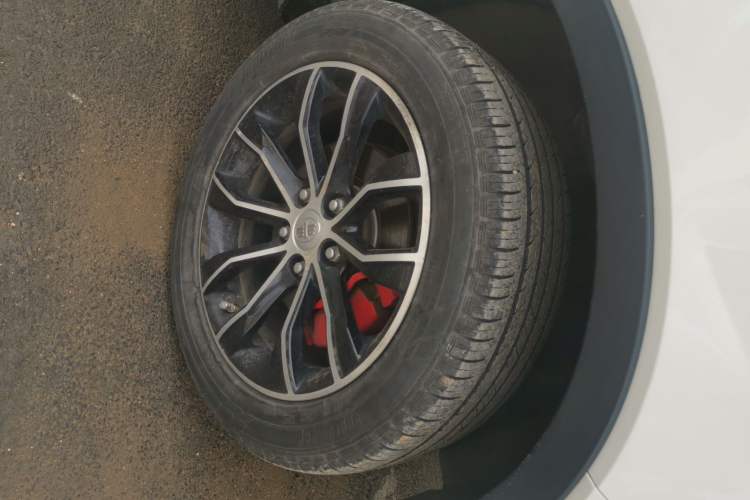 Used FAW Senya R7 2016 1.6L Manual Luxury Model Right Front Wheel Hub