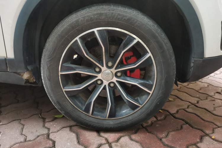 Used FAW Senya R7 2016 1.6L Manual Smart Version Right Front Wheel Hub