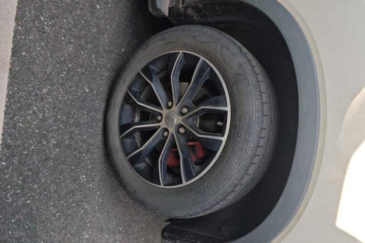 Used FAW Senya R7 2016 1.6L Manual Luxury Model Right Front Wheel Hub