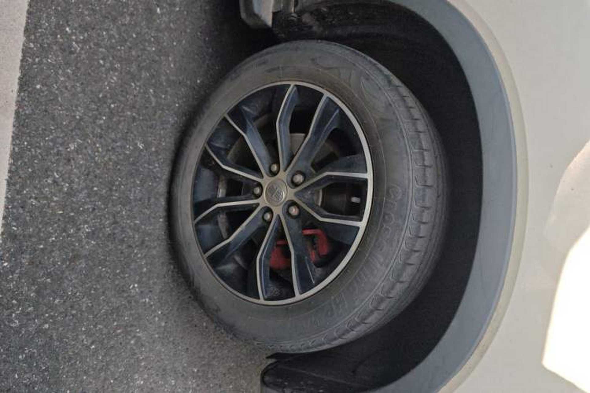 Used FAW Senya R7 2016 1.6L Manual Luxury Model Right Front Wheel Hub