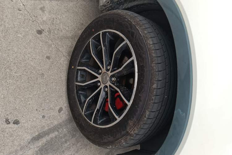 Used FAW Senya R7 2016 1.6L Manual Luxury Model Right Front Wheel Hub