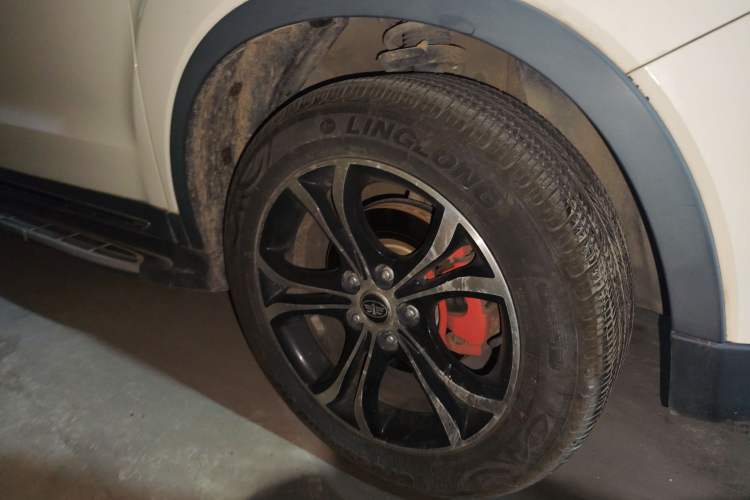 Used FAW Senya R7 2016 1.6L Automatic Luxury Model Right Front Wheel Hub