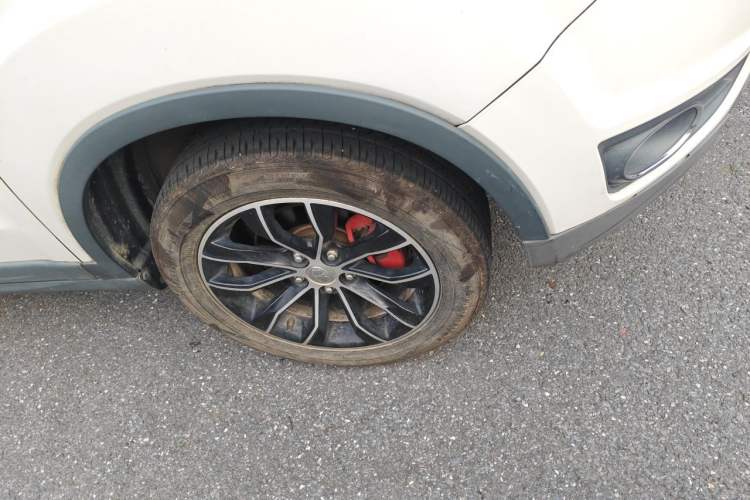Used FAW Senya R7 2016 1.6L Manual Smart Version Right Front Wheel Hub