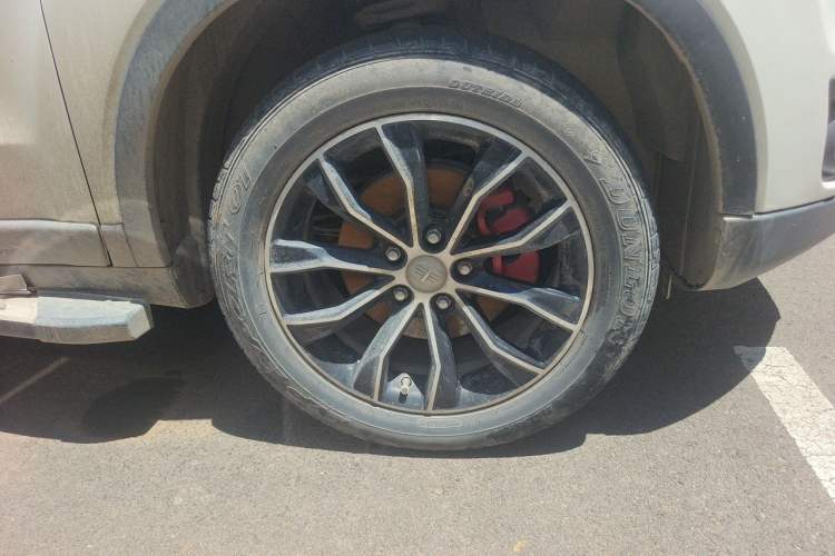 Used FAW Senya R7 2016 1.6L Manual Luxury Model Right Front Wheel Hub
