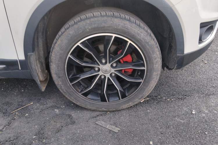 Used FAW Senya R7 2016 1.6L Manual Luxury Model Right Front Wheel Hub