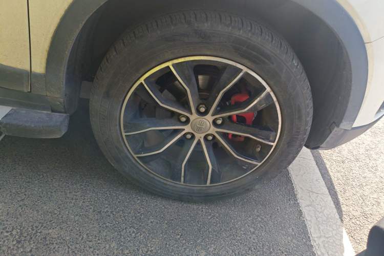 Used FAW Senya R7 2016 1.6L Manual Luxury Model Right Front Wheel Hub