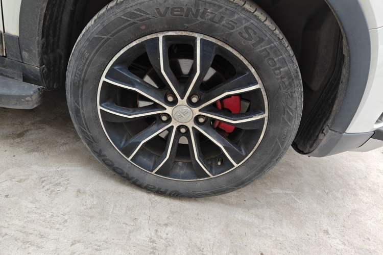 Used FAW Senya R7 2016 1.6L Manual Luxury Model Right Front Wheel Hub