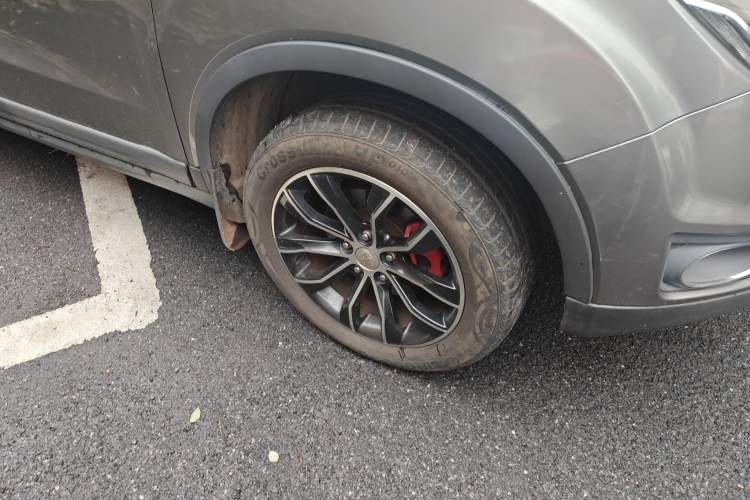 Used FAW Senya R7 2016 1.6L Manual Luxury Model Right Front Wheel Hub