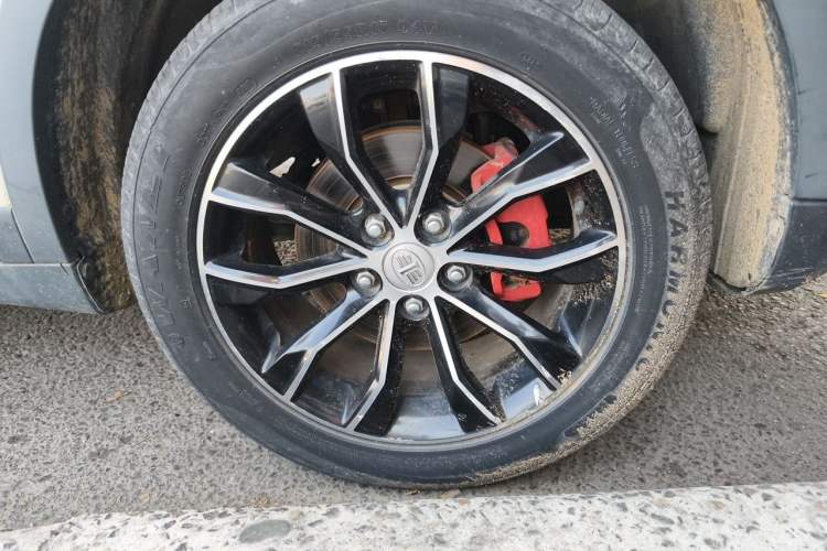Used FAW Senya R7 2016 1.6L Manual Luxury Model Right Front Wheel Hub