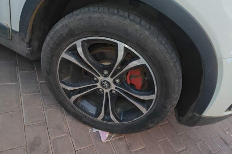 Used FAW Senya R7 2016 1.6L Automatic Luxury Model Right Front Wheel Hub