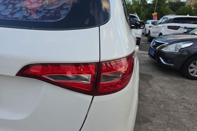 Used FAW Senya R7 2016 1.6L Automatic Luxury Model Right Rear Taillight