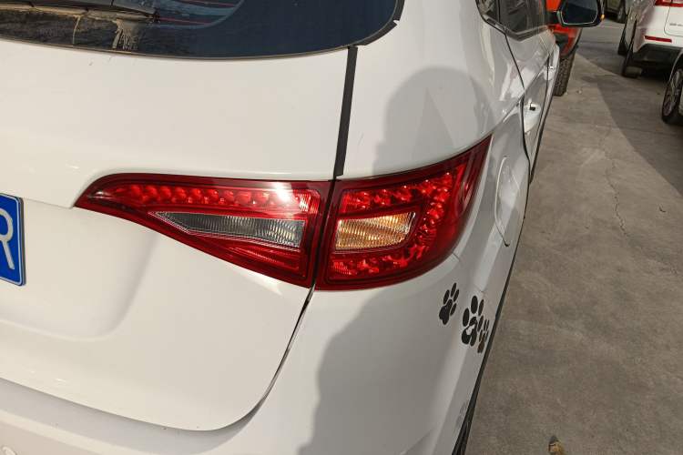 Used FAW Senya R7 2016 1.6L Manual Luxury Model Right Rear Taillight