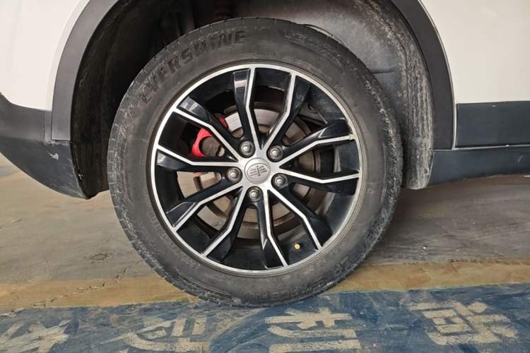 Used FAW Senya R7 2016 1.6L Manual Luxury Model Right Rear Wheel Hub