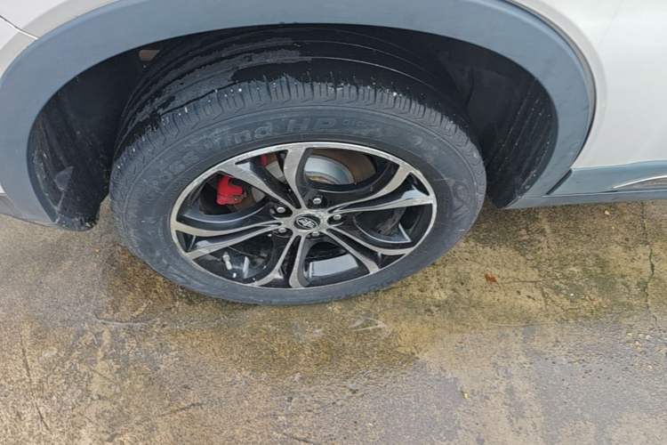 Used FAW Senya R7 2016 1.6L Automatic Prestige Model Right Rear Wheel Hub