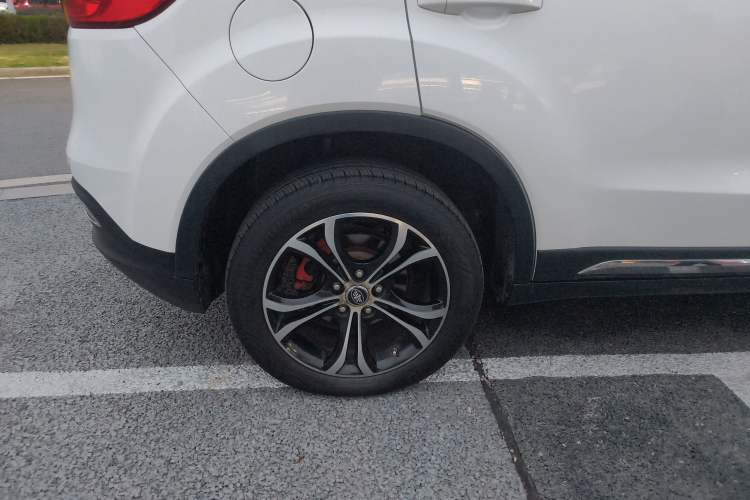 Used FAW Senya R7 2016 1.6L Automatic Prestige Model Right Rear Wheel Hub