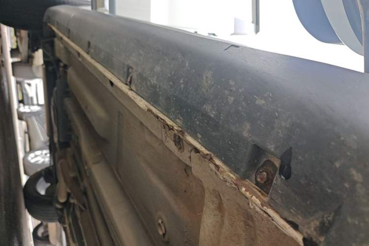 Used FAW Senya R7 2016 1.6L Automatic Prestige Model Right Side Sill