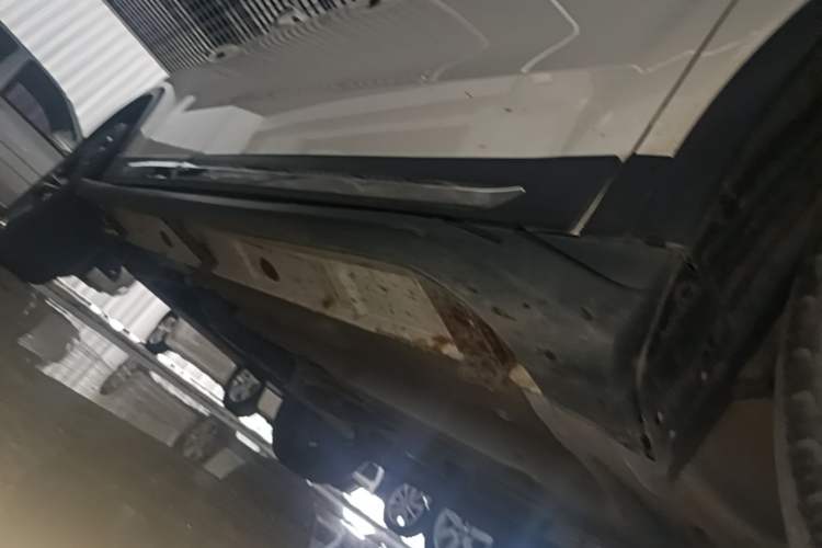 Used FAW Senya R7 2016 1.6L Automatic Smart Version Right Side Sill