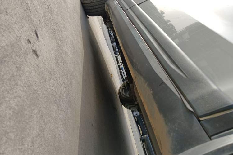 Used FAW Senya R7 2016 1.6L Manual Luxury Model Right Side Sill