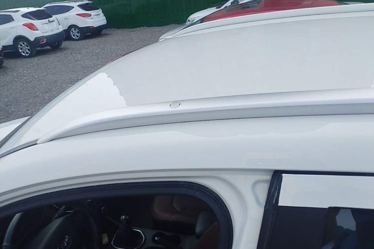 Used FAW Senya R7 2016 1.6L Manual Luxury Model Roof