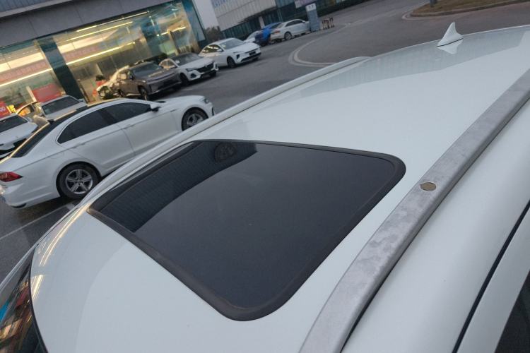Used FAW Senya R7 2016 1.6L Automatic Prestige Model Roof