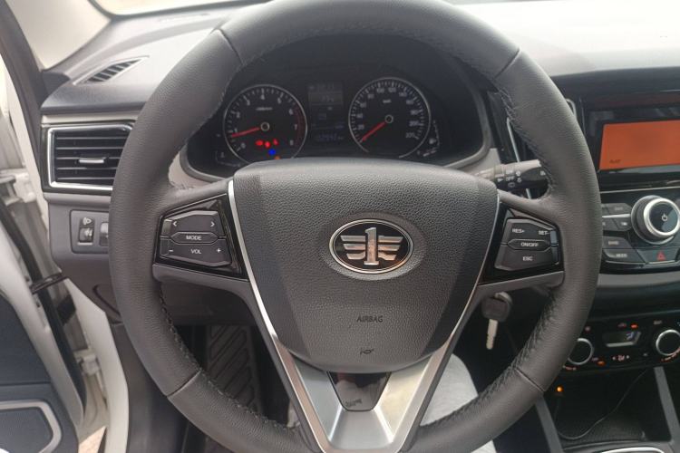 Used FAW Senya R7 2016 1.6L Manual Luxury Model Steering Wheel